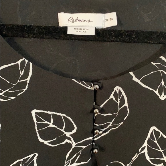 🤯 3/$25🤯 Women’s Blouse - Picture 2 of 3